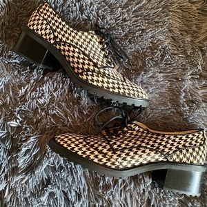 Beautiful Michael kors wing tip loafer